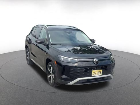 Used 2026 Volkswagen Tiguan SE AWD/4WD image 3