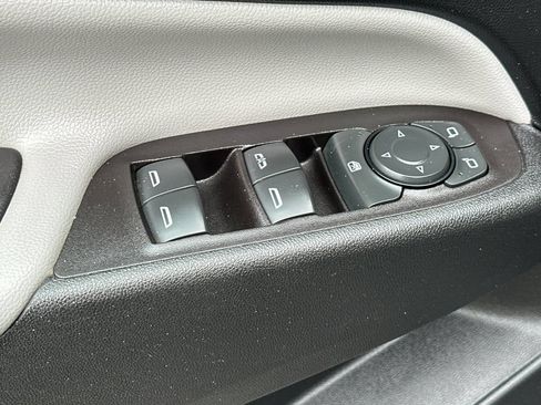 Certified 2020 Chevrolet Equinox LS AWD/4WD image 12