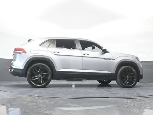 Used 2022 Volkswagen Atlas Cross Sport SE FWD image 63
