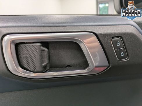 Certified 2025 Ford Bronco Heritage Edition AWD/4WD image 12