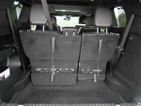 Used 2025 Chrysler Pacifica Limited FWD image 10