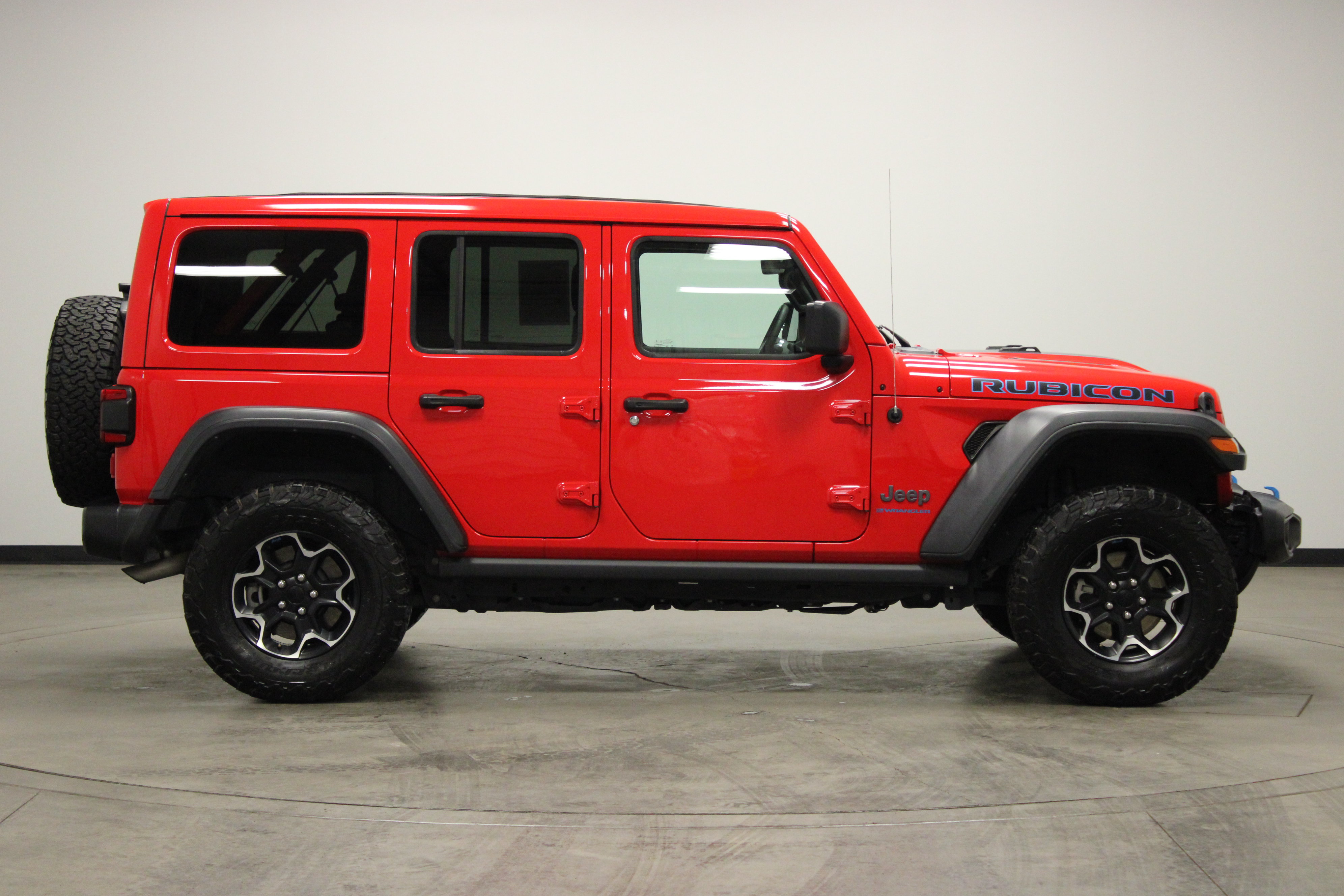 Used 2023 Jeep Wrangler Unlimited Rubicon 4xe w/ Safety Group AWD/4WD image 9