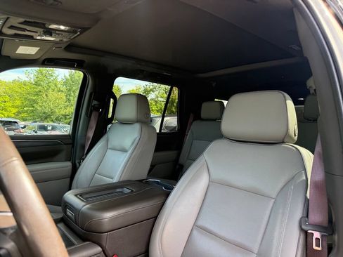 Used 2021 GMC Yukon SLT w/ SLT Premium Package AWD/4WD image 9