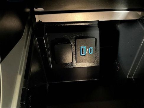 Used 2022 Ford Explorer Limited w/ Equipment Group 301A image 32