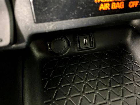 Used 2022 Toyota RAV4 XLE FWD image 16