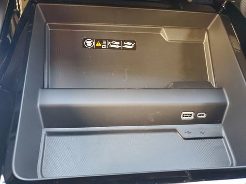 New 2026 Chevrolet Suburban LT image 27