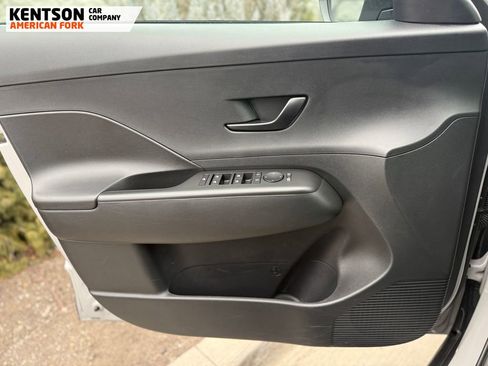 Used 2025 Hyundai Kona SEL image 23
