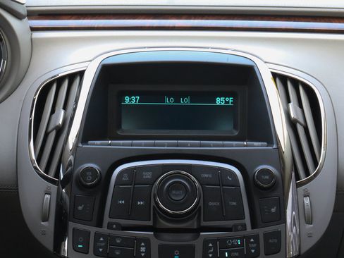 Used 2010 Buick LaCrosse CXL FWD image 19