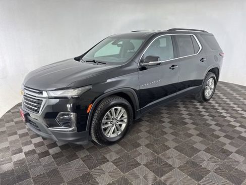 Used 2023 Chevrolet Traverse LT w/ Rear Camera Mirror Package AWD/4WD image 3
