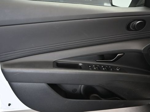 Used 2025 Hyundai Elantra SEL FWD image 21