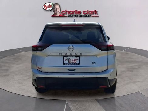Used 2024 Nissan Rogue SV FWD image 5