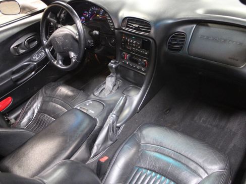 Used 2001 Chevrolet Corvette Coupe w/ Preferred Equipment Group2 image 28