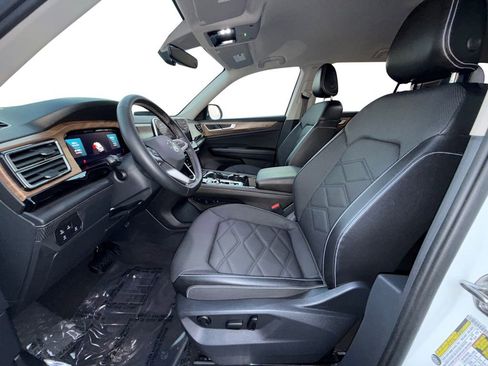 Used 2025 Volkswagen Atlas SE image 9