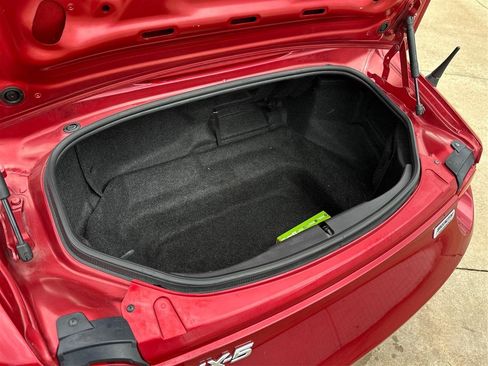 Used 2016 MAZDA MX-5 Miata Club image 12