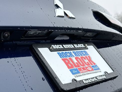 New 2026 Mitsubishi Outlander SE image 13