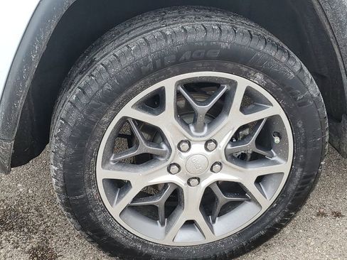 Used 2022 Jeep Grand Cherokee Limited w/ Luxury Group II image 34