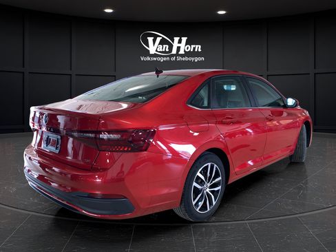 Used 2025 Volkswagen Jetta SE FWD image 7