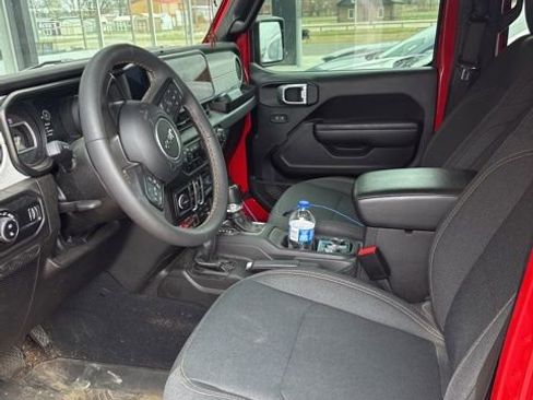 Used 2024 Jeep Gladiator Sport image 8