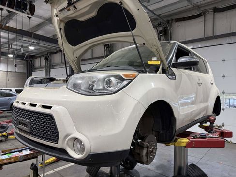 Used 2015 Kia Soul ! w/ Sun & Sound Package image 2