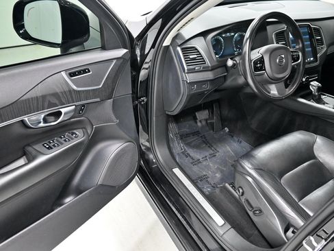 Used 2020 Volvo XC90 T5 Momentum w/ Protection Package Premier AWD/4WD image 4
