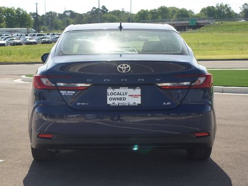 Used 2025 Toyota Camry LE FWD image 3