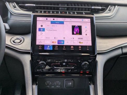 New 2025 Jeep Grand Cherokee Limited w/ Black Appearance Package AWD/4WD image 16