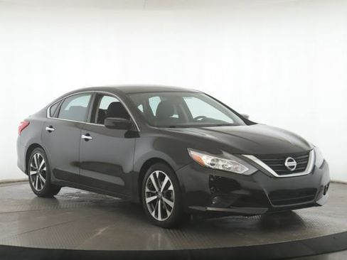 Used 2017 Nissan Altima 2.5 SR image 2