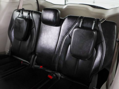 Used 2023 Chrysler Pacifica Touring-L FWD image 26