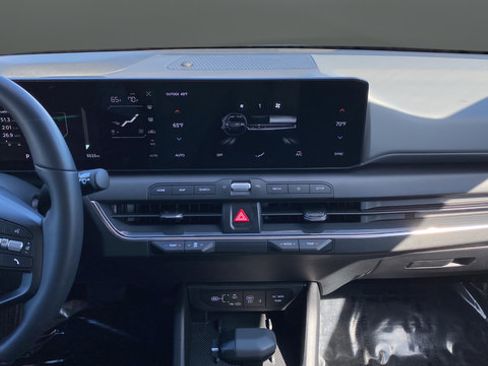 Certified 2025 Kia K4 EX FWD image 12