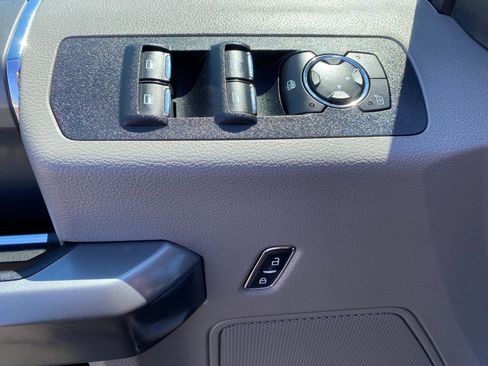 Used 2019 Ford F150 XLT w/ Equipment Group 302A Luxury AWD/4WD image 13