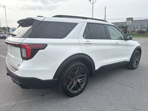 Used 2025 Ford Explorer ST AWD/4WD image 3