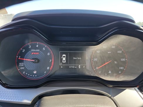 Used 2025 Chevrolet Trax RS FWD image 28