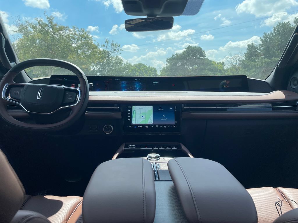 New 2027 Lincoln Navigator Reserve AWD/4WD image 12