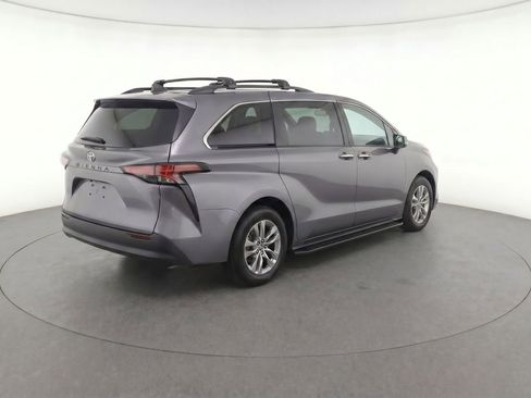Certified 2026 Toyota Sienna LE AWD/4WD image 6
