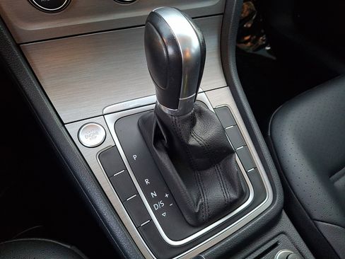 Used 2016 Volkswagen Golf SE image 15