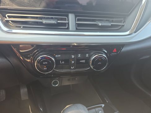 Used 2025 Chevrolet Trax LT FWD image 23