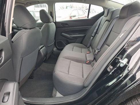 Used 2024 Nissan Altima 2.5 SV w/ SV Premium Package image 10