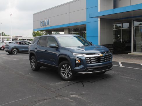 New 2027 Chevrolet Equinox LT w/ Convenience Package II FWD image 2