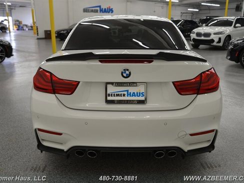 Used 2018 BMW M4 Convertible image 10