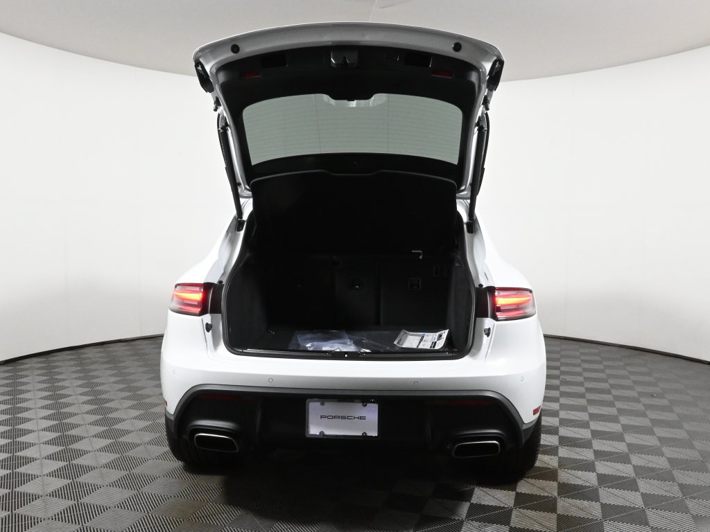Used 2026 Porsche Macan AWD/4WD image 44