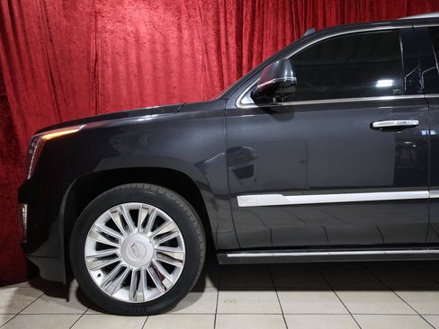 Used 2019 Cadillac Escalade ESV Platinum RWD image 5