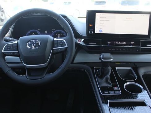 Certified 2026 Toyota Sienna XSE FWD image 44