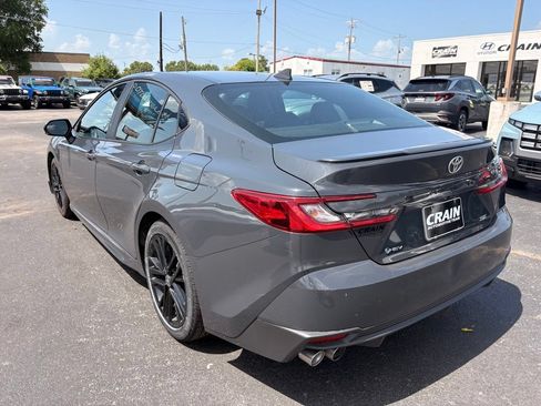 Used 2025 Toyota Camry SE FWD image 5