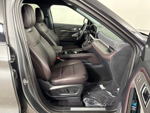 New 2026 Ford Explorer Platinum RWD image 5