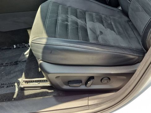 Used 2025 Mitsubishi Outlander SE AWD/4WD image 14