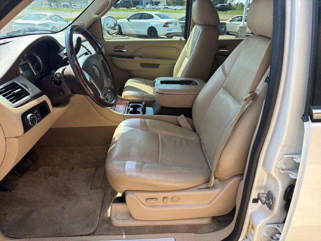Used 2013 Cadillac Escalade ESV Luxury RWD image 11