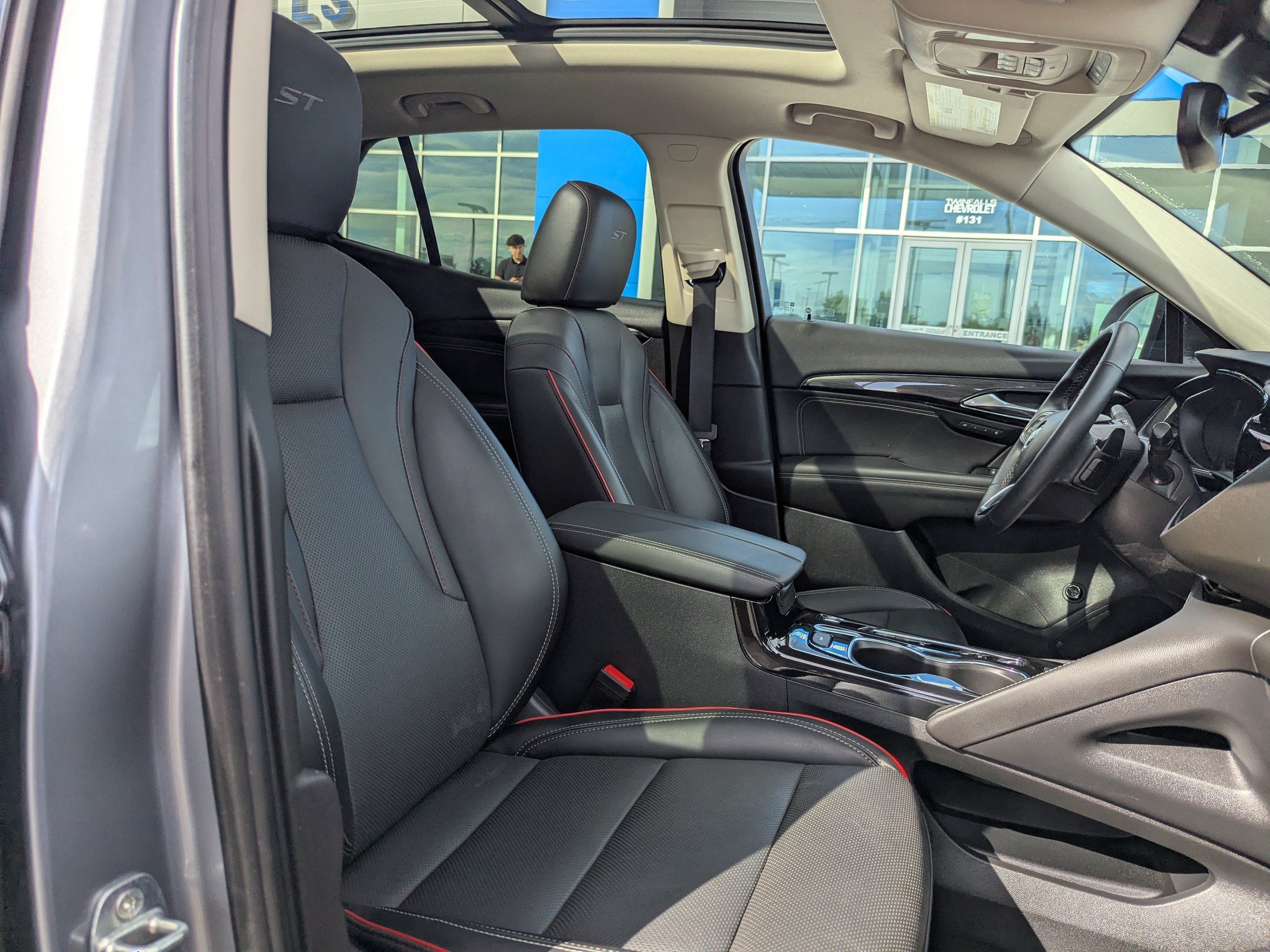 Used 2022 Buick Envision Essence w/ Sport Touring Package AWD/4WD image 40