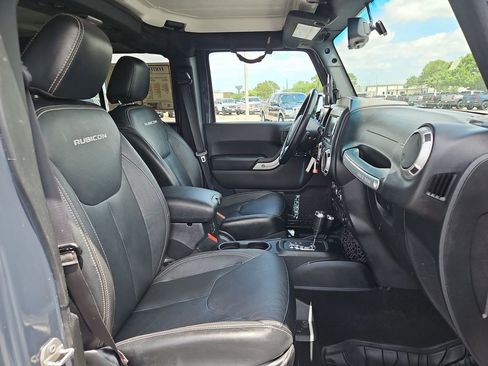 Used 2016 Jeep Wrangler Unlimited Rubicon w/ Connectivity Group AWD/4WD image 25