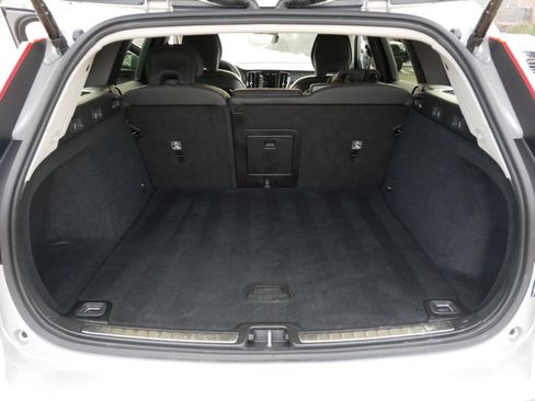 Used 2025 Volvo V60 B5 Cross Country Plus image 18