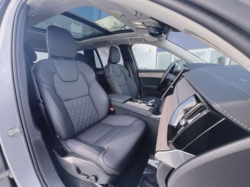 Certified 2025 Volvo XC90 B6 Plus AWD/4WD image 36